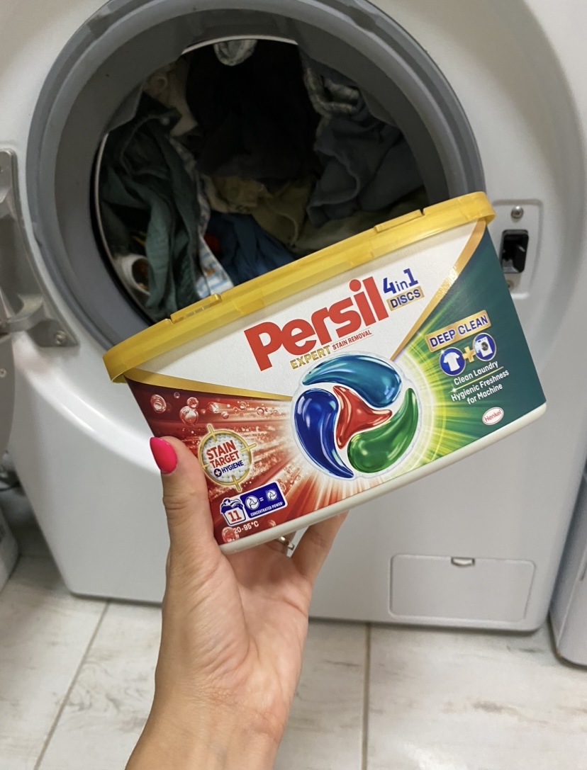 895