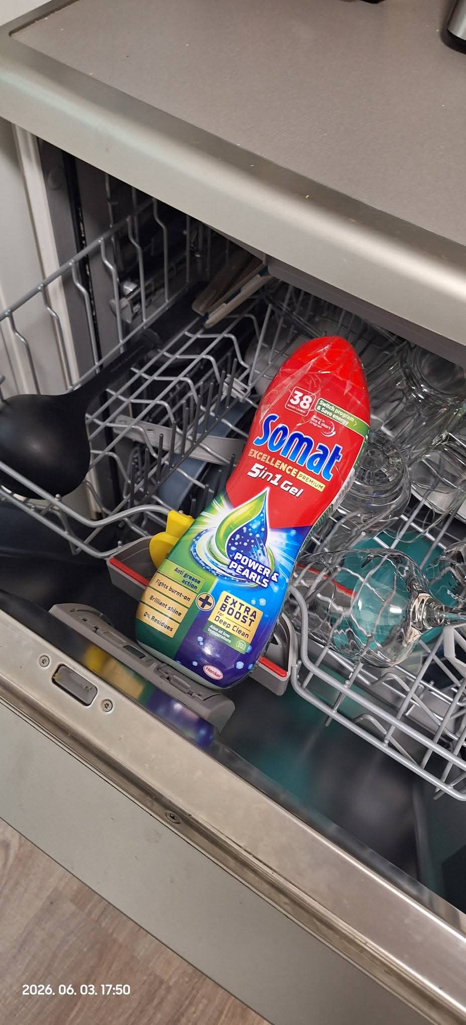 4558