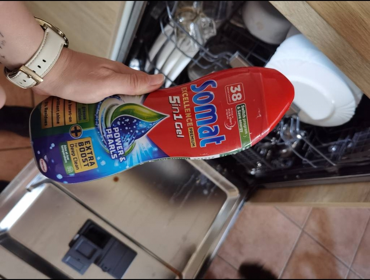 4676