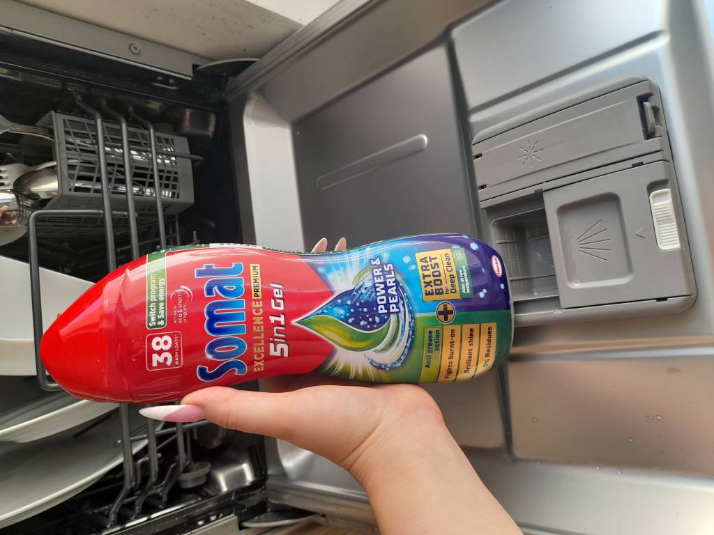 4891